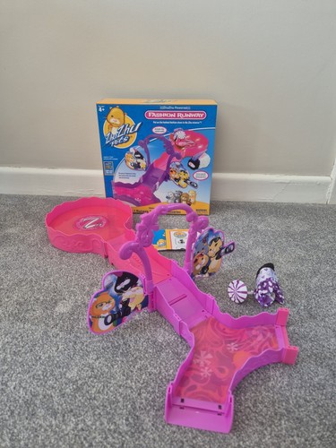 Zhu pets - zhu, runway